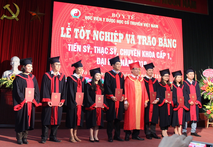 Học[-]viện[-]Y[-]-[-]Dược[-]học[-]Cổ[-]truyền[-]Việt[-]Nam[-]trao[-]bằng[-]tốt[-]nghiệp[-]cho[-]các[-]học[-]viên[-]sau[-]đại[-]học[-]năm[-]học[-]2018-[-]2019